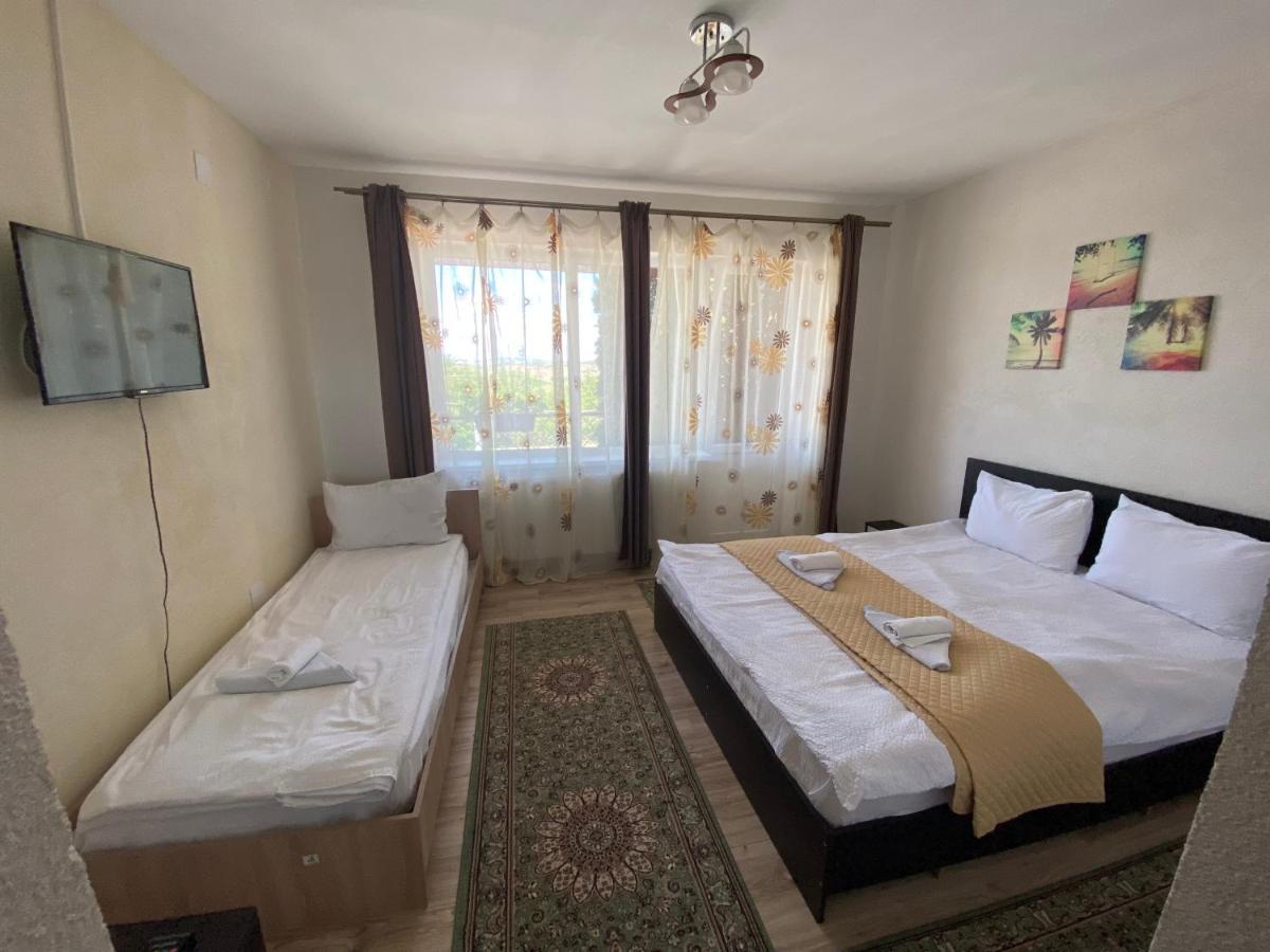 Guest House Zoreni Mociu Exterior photo